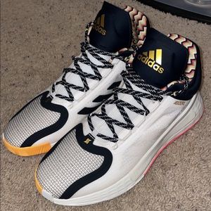 D Rose 11 “family first” size 10.5